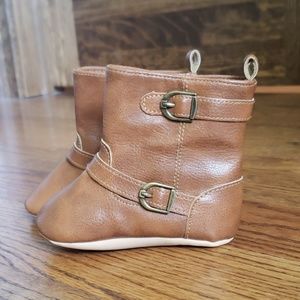 Adorable faux leather baby boots w/ soft sole